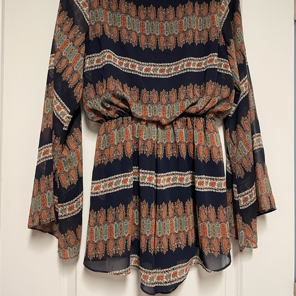 Boho Bell Sleeved Romper - Picture 2 of 4